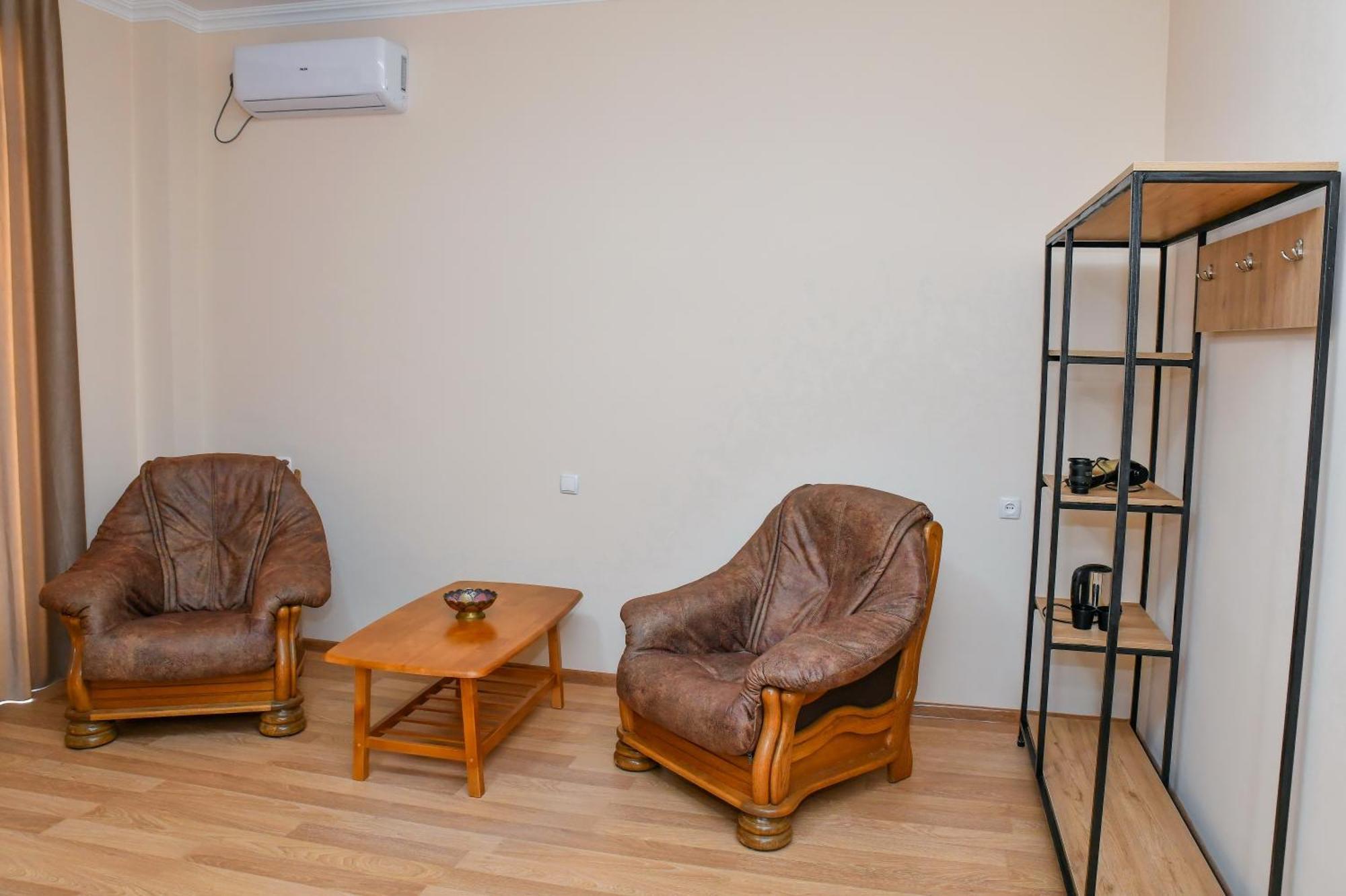 Just Inn Kutaisi Exteriör bild