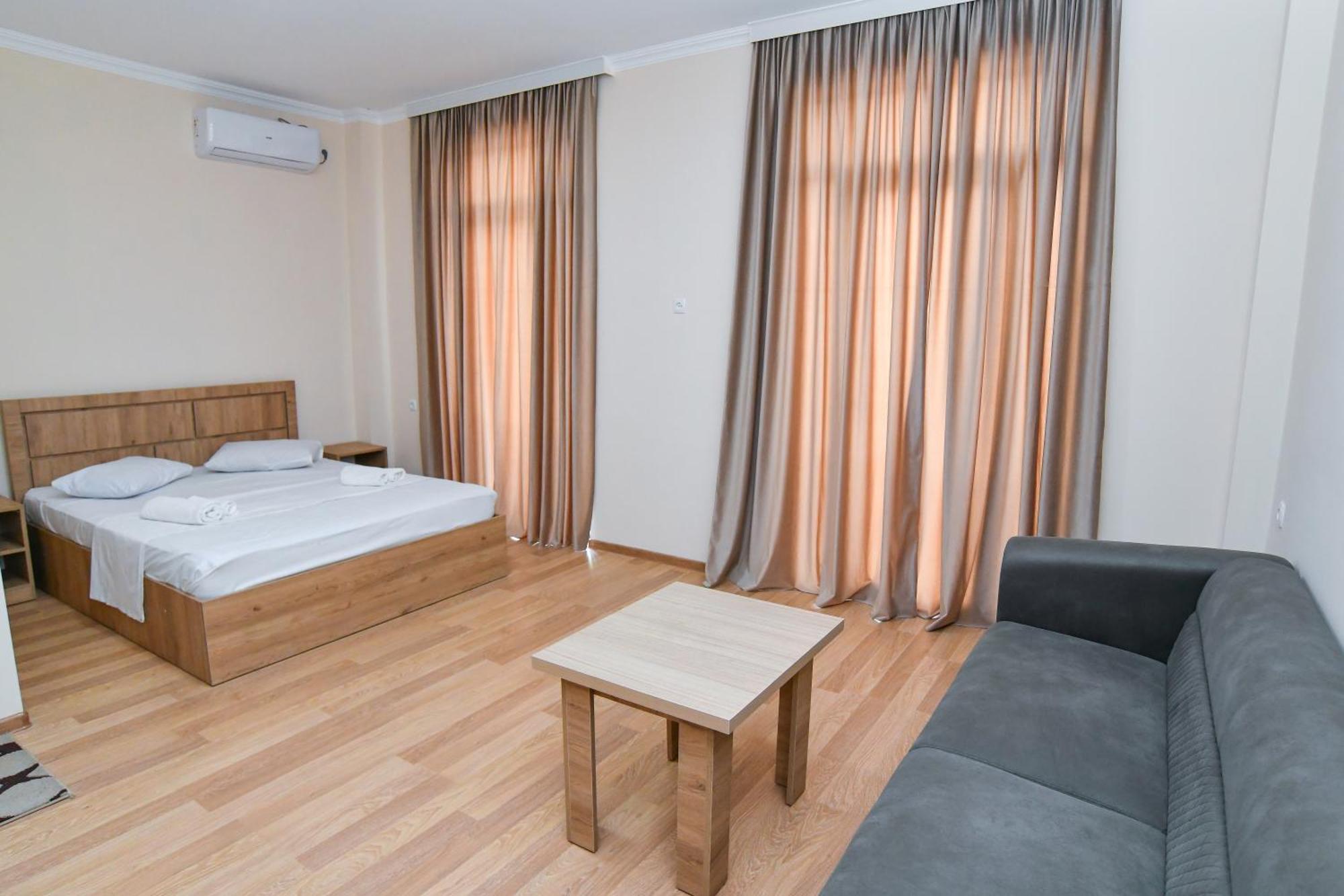 Just Inn Kutaisi Exteriör bild