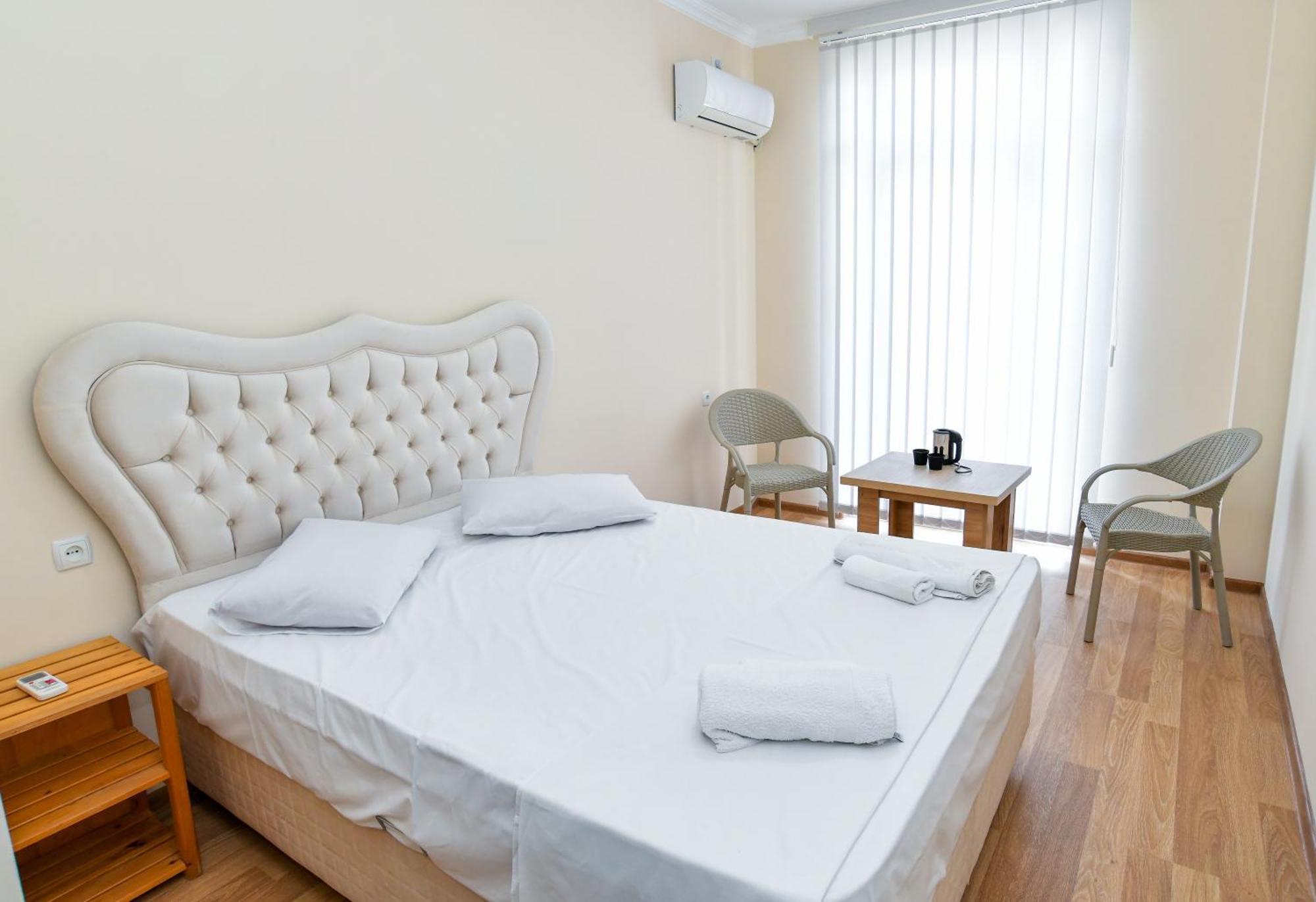 Just Inn Kutaisi Exteriör bild