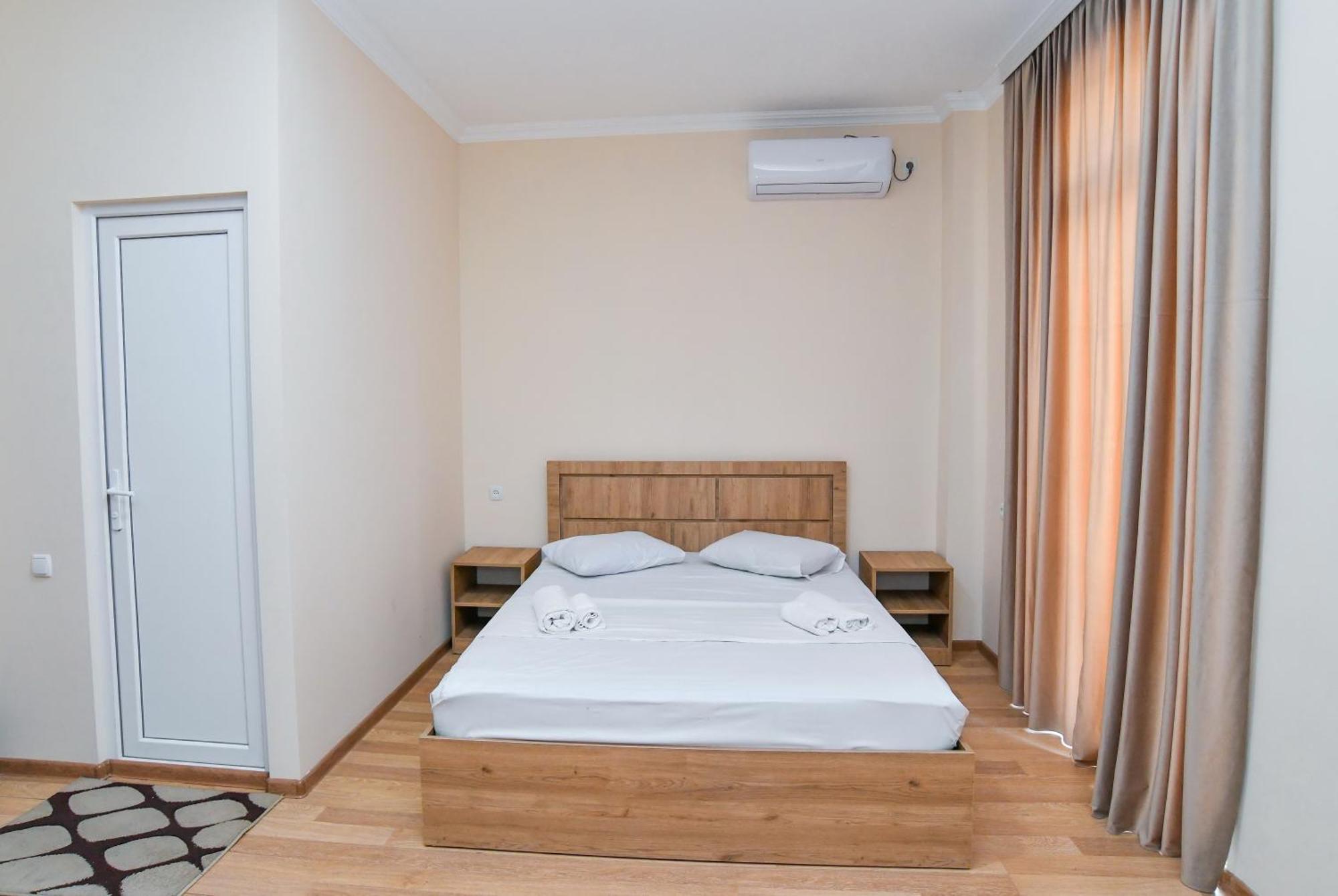 Just Inn Kutaisi Exteriör bild